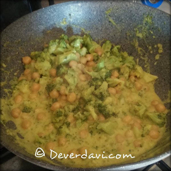 Grócoli y garbanzos al curry